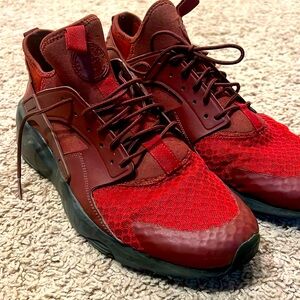 Air Huaraches by NIKE